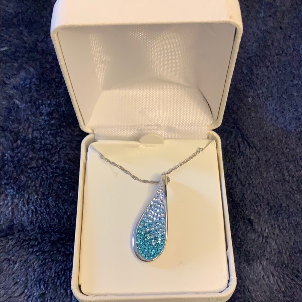 Artistique necklace made with Swarovski crystals